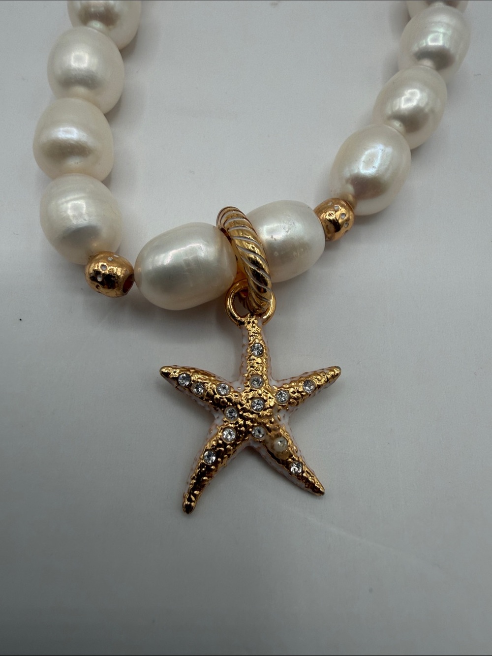 NWOT Brighton Under the Sea Pearl & Gold Starfish Charm Stretch Bracelet - Picture 2 of 8